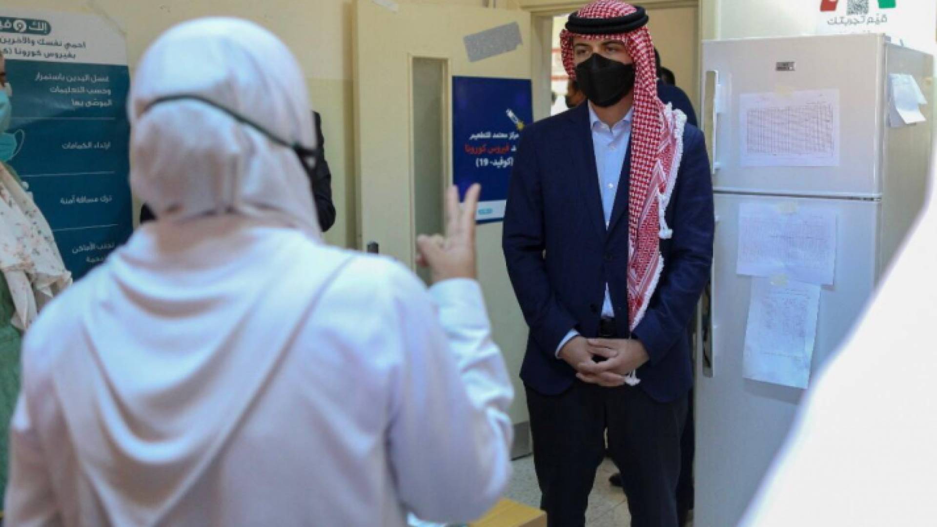 ولي العهد يتفقد عيادة لقاح كورونا في مركز صحي البتراء الشامل