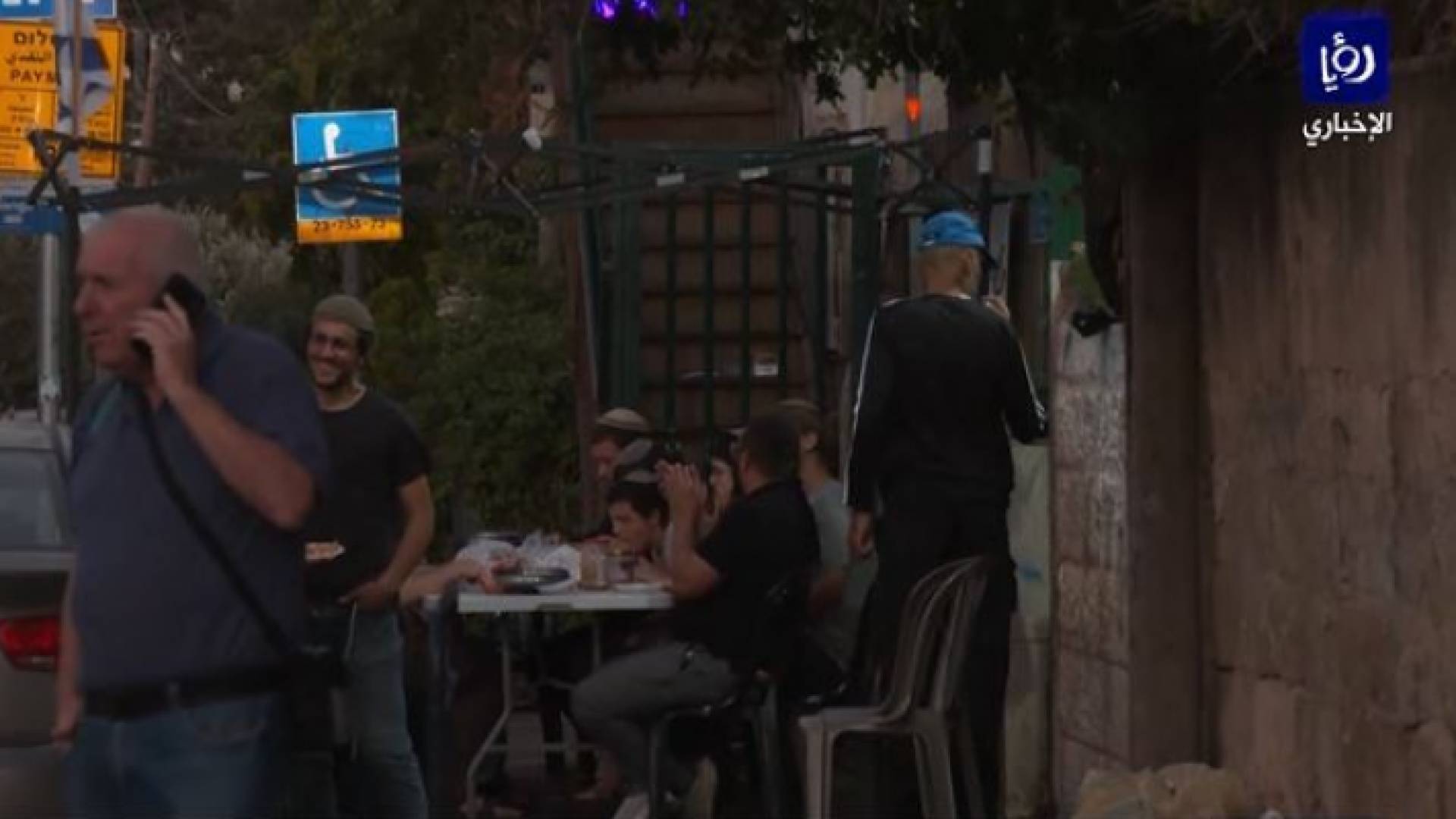 قطعان من المستوطنين في حي الشيخ جراح