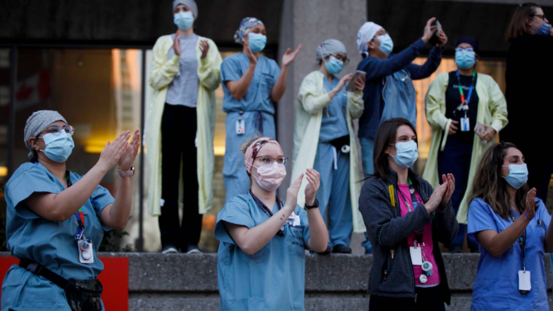 طاقم أحد المستشفيات في كندا