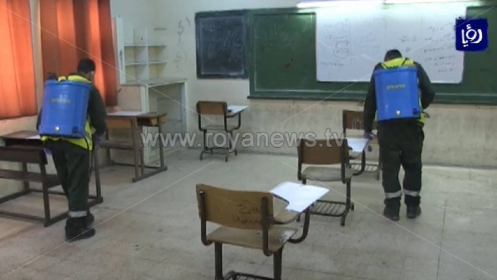 طالبة توجيهي أثناء تقديم الامتحان - أرشيفية