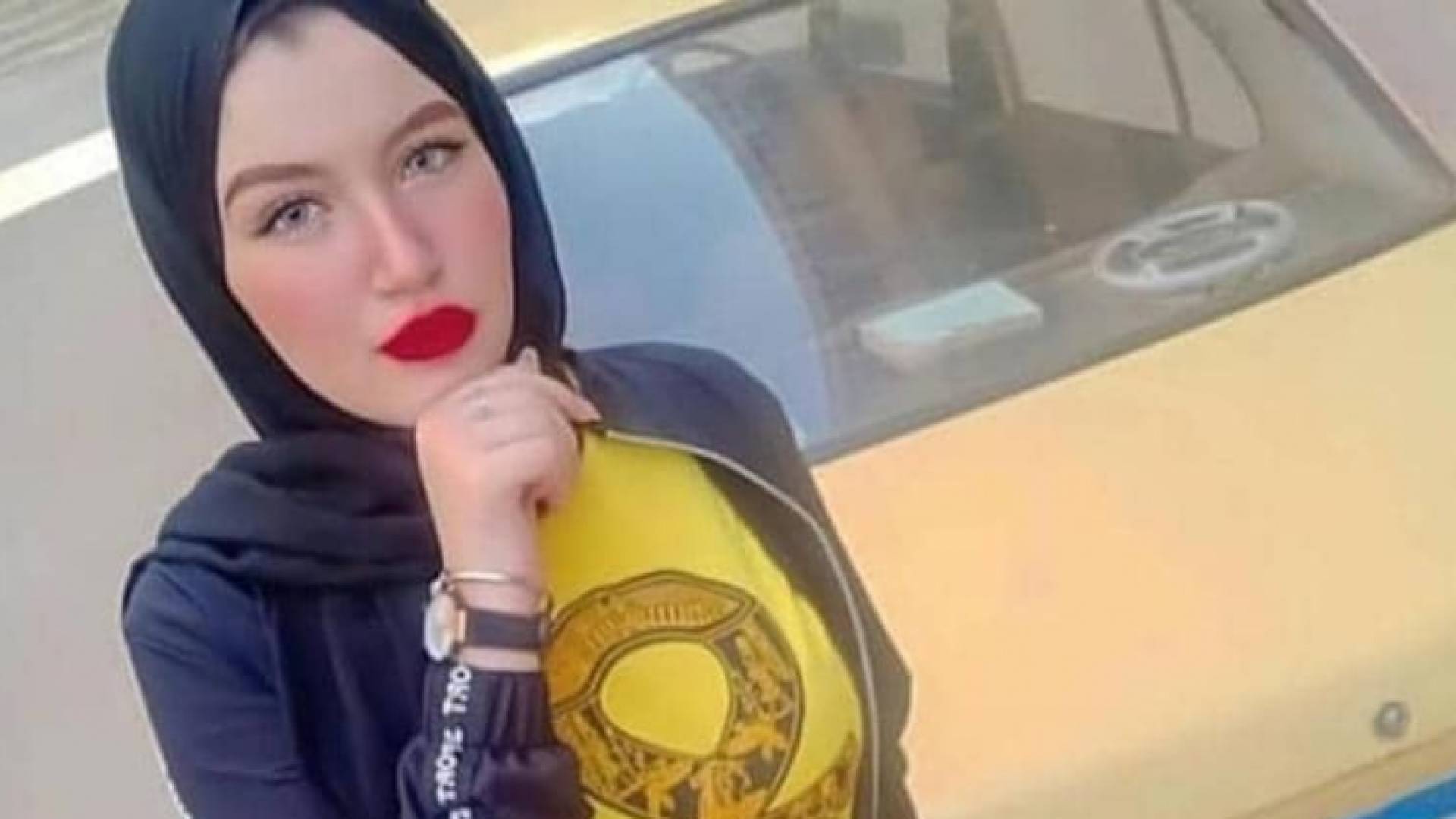 فتاة التيك توك