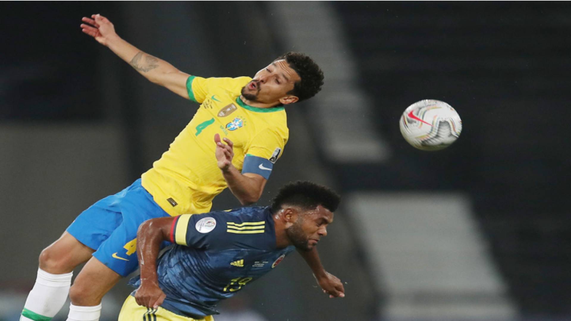 هدف قاتل يمنح البرازيل فوزاً مثيراً للجدل 2-1 على كولومبيا