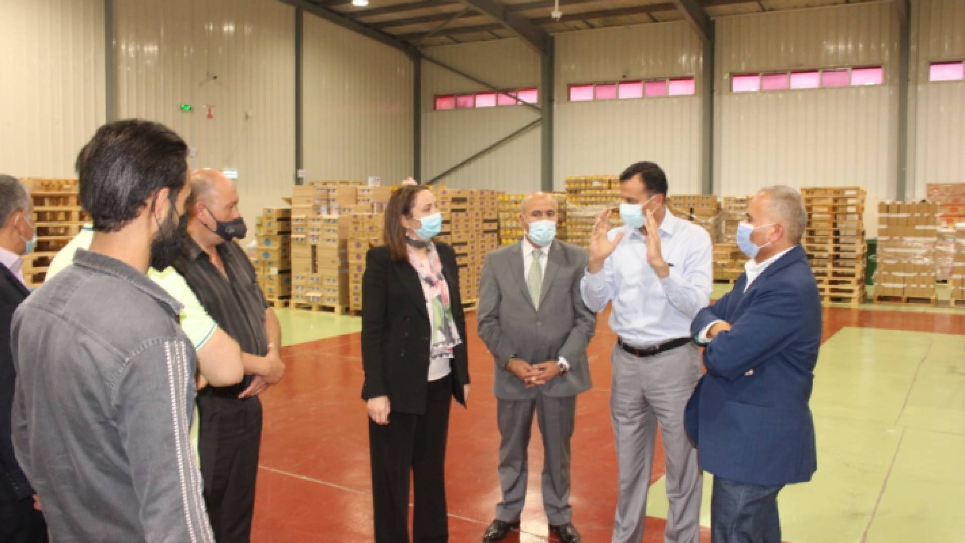 وزيرة الصناعة والتجارة تتفقد مجمع صوامع ومبردات الجويدة