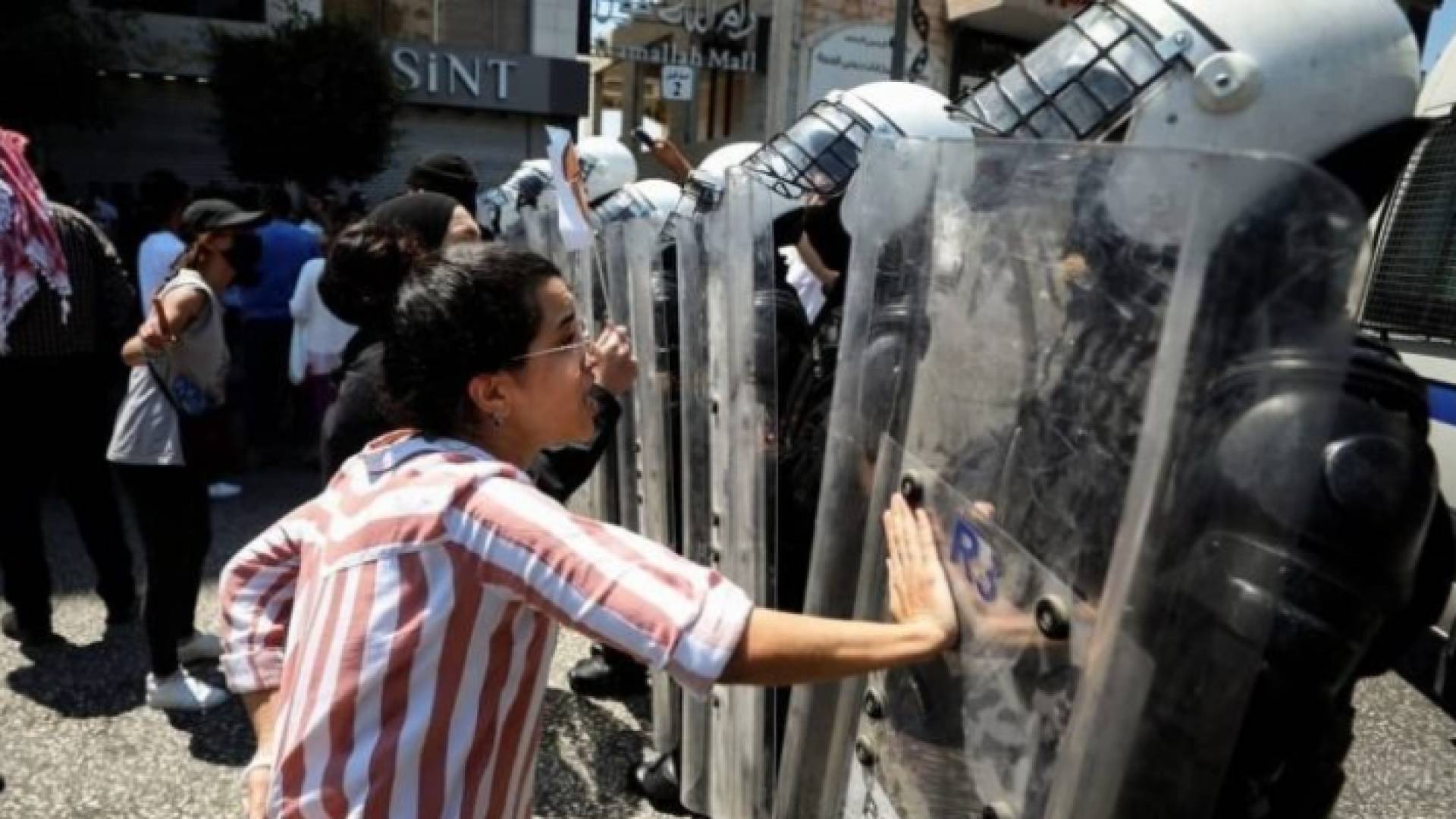 تظاهرة في رام الله منددة باغتيال نزار بنات