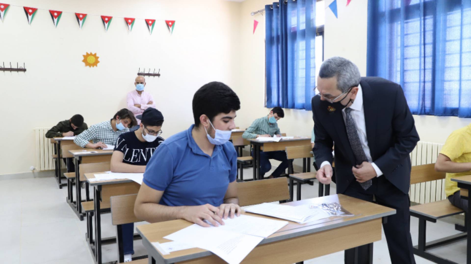 وزير التربية: الانطباع العام من الطلبة أظهر توازنا في الأسئلة والمدة الزمنية للامتحان