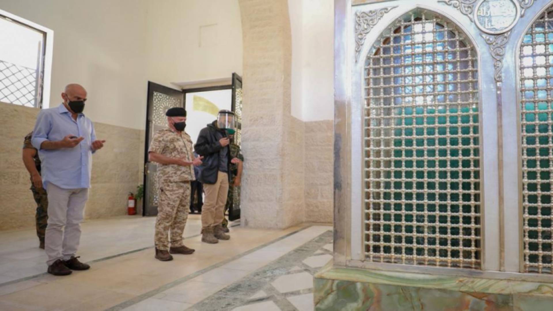 خلال زيارة جلالة الملك مقامات الأنبياء والصحابة في المزار الجنوبي