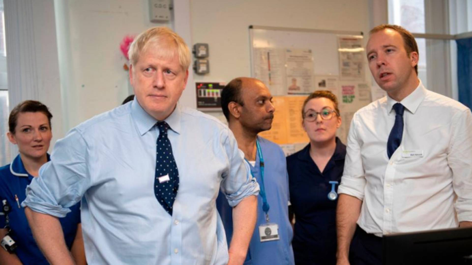 رئيس الوزراء البريطاني بوريس جونسون ووزير الصحة البريطاني مات هانكوك