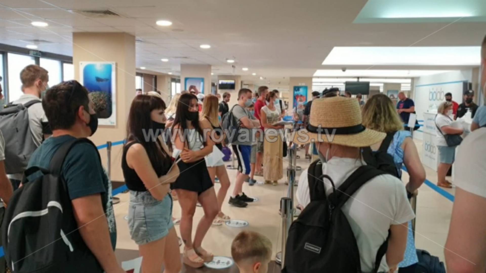 لحظة وصول الطائرة الروسية الى مطار العقبة