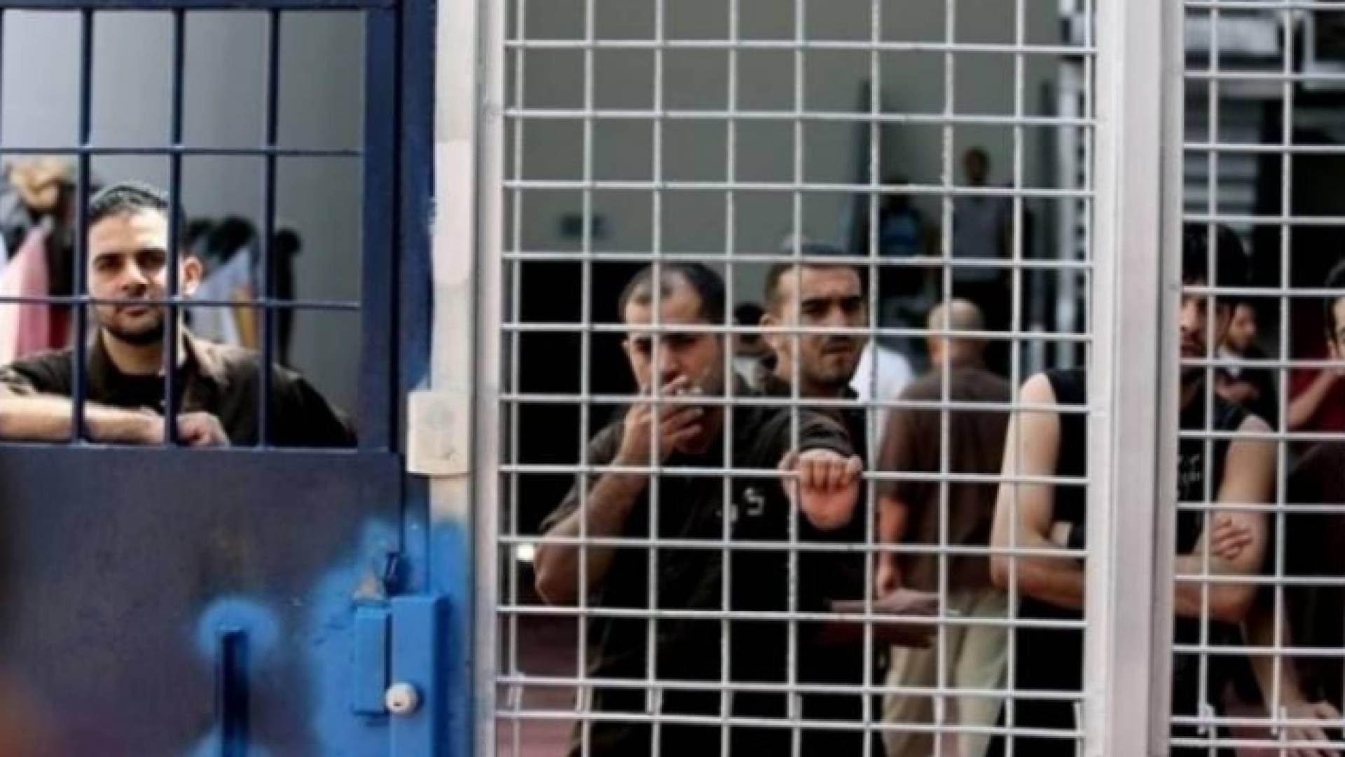 اسرى فلسطينيين داخل سجون الاحتلال الاسرائيلي