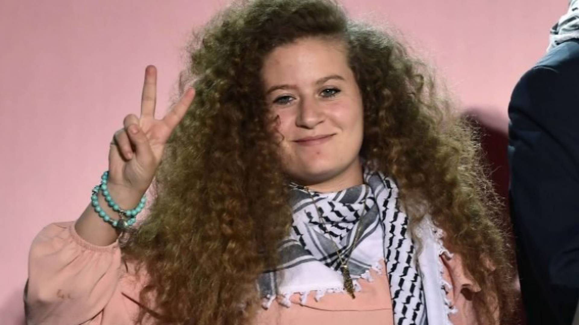 الأسيرة المحررة عهد التميمي