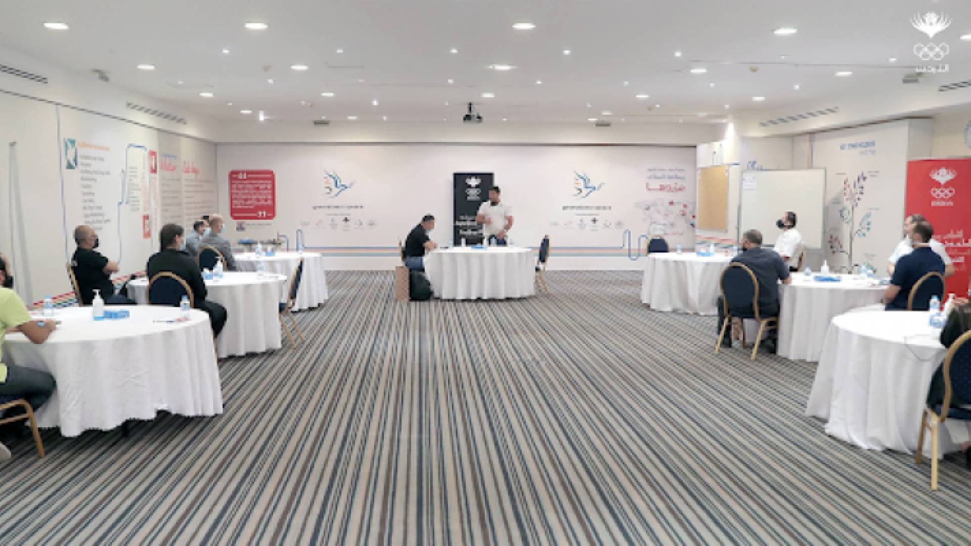 أمين عام اللجنة الأولمبية يلتقي الحكام والفنيين المشاركين في أولمبياد وبارالمبيك طوكيو 2020