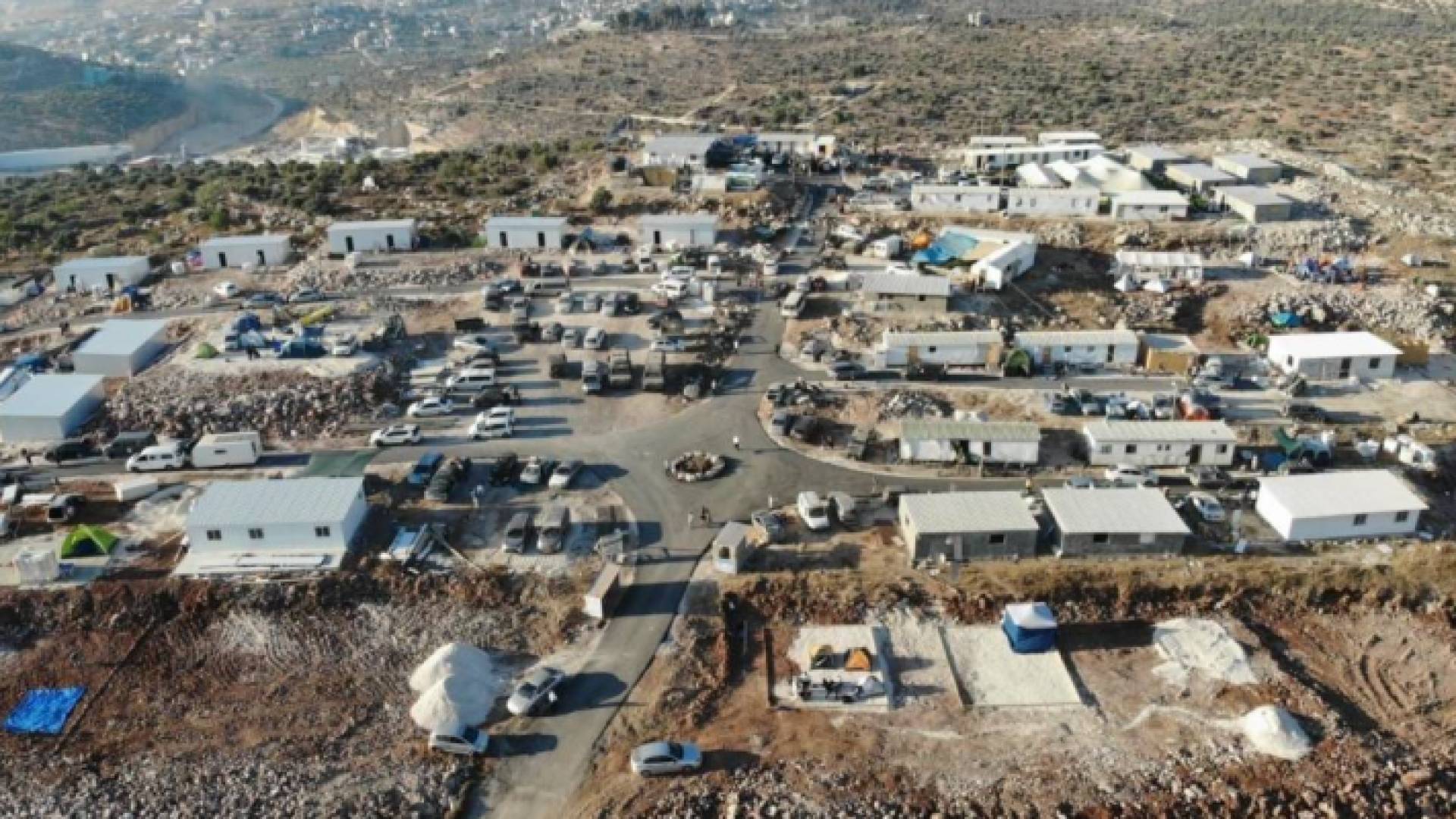 المستوطنة مقامة على أراضي الفلسطينيين في بلدة بيتا