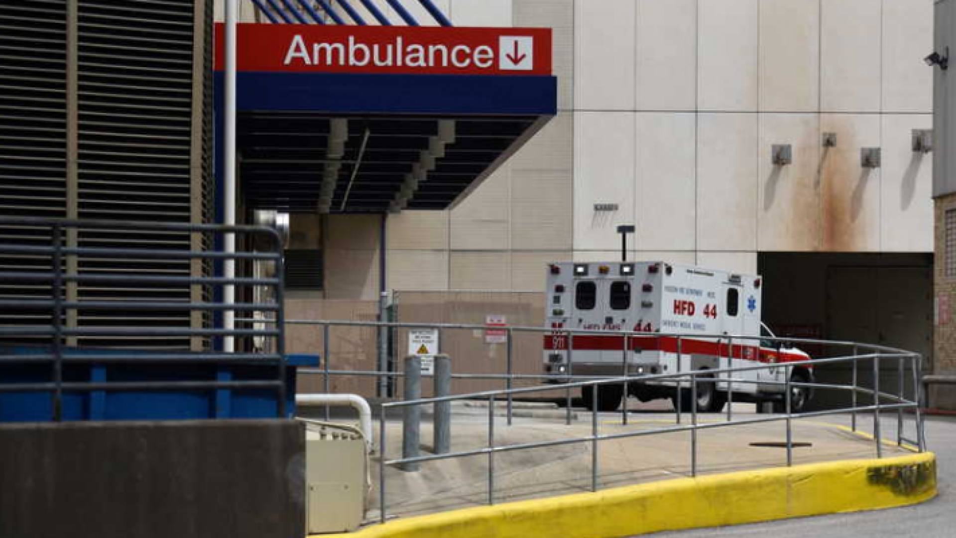 أكثر من 45 في المئة من جميع الأميركيين تلقوا التطعيم بالكامل