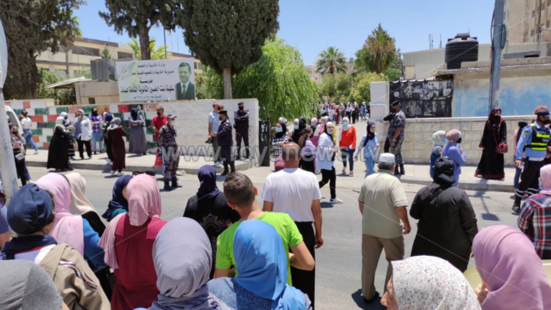 171724 طالب وطالبة توجيهي يتقدمون لامتحان الانجليزي الاثنين