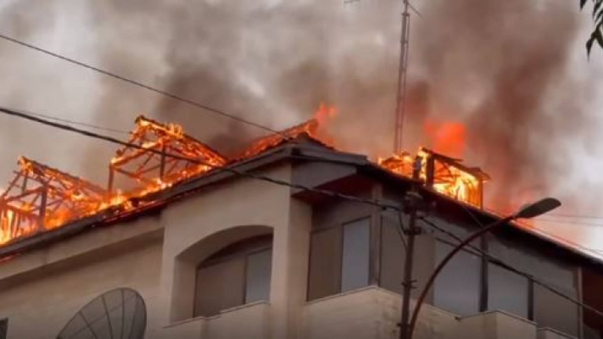 الدفاع المدني يخمد حريق "رووف" عمارة بمساحة (300)م في منطقة السابع بعمان