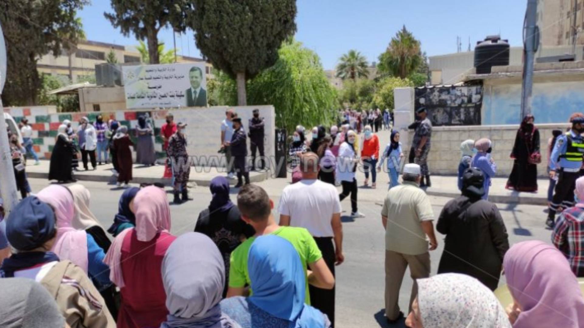 طلبة الثانوية العامة يتقدمون لمباحث الحاسوب وإدارة المشروعات الصناعية واللغة الفرنسية