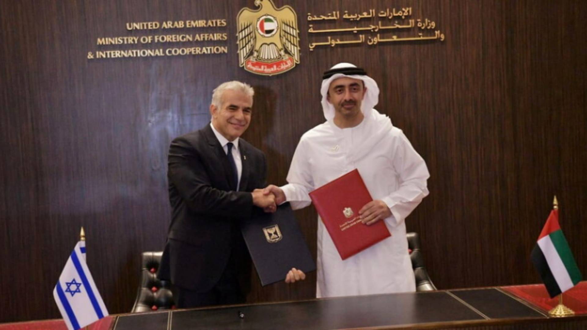 جانب من توقيع الإتفاقية