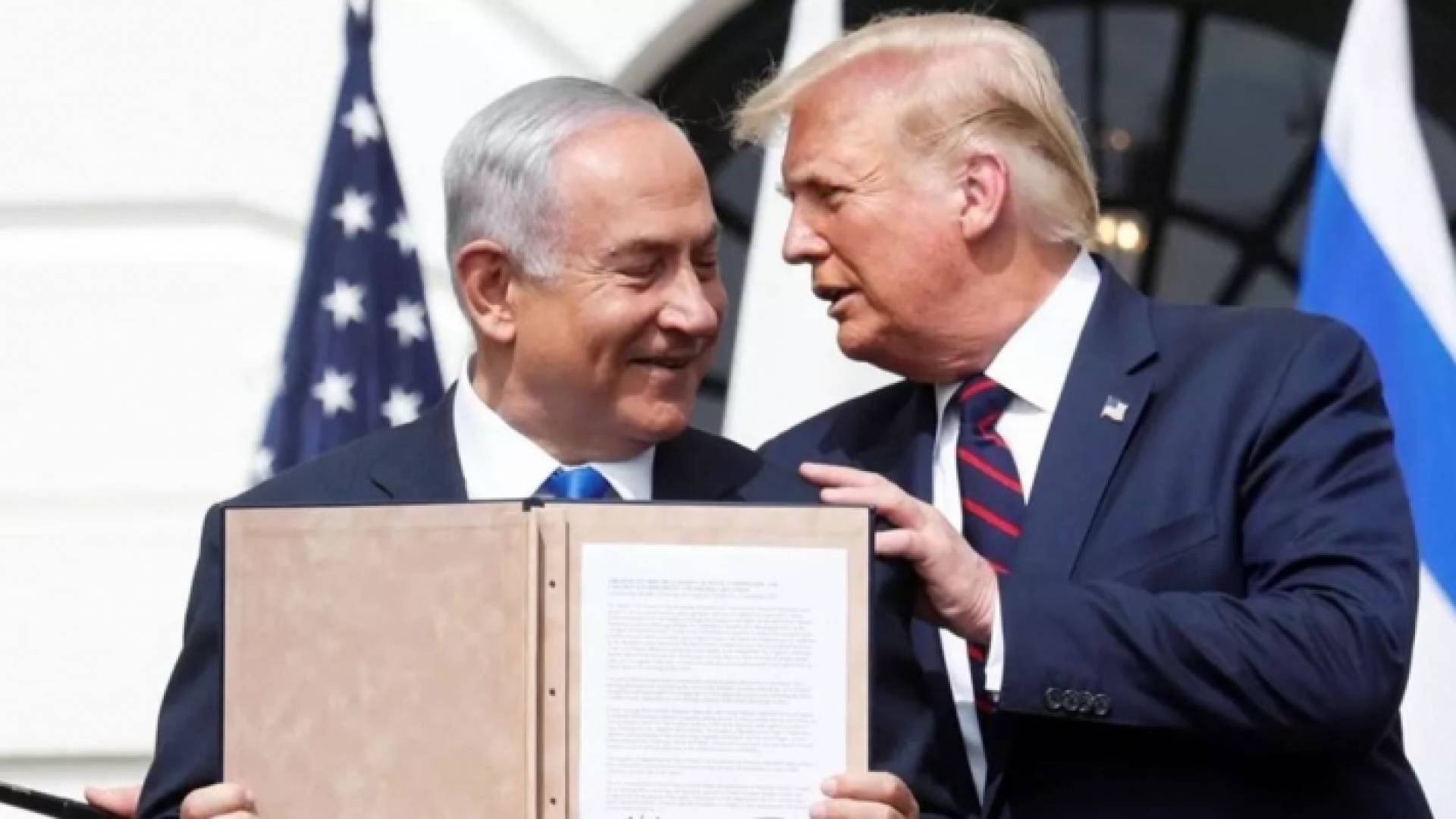 الرئيس الأمريكي السابق دونالد ترمب ورئيس حكومة الاحتلال الاسرائيلي السابق بنيامين نتنياهو