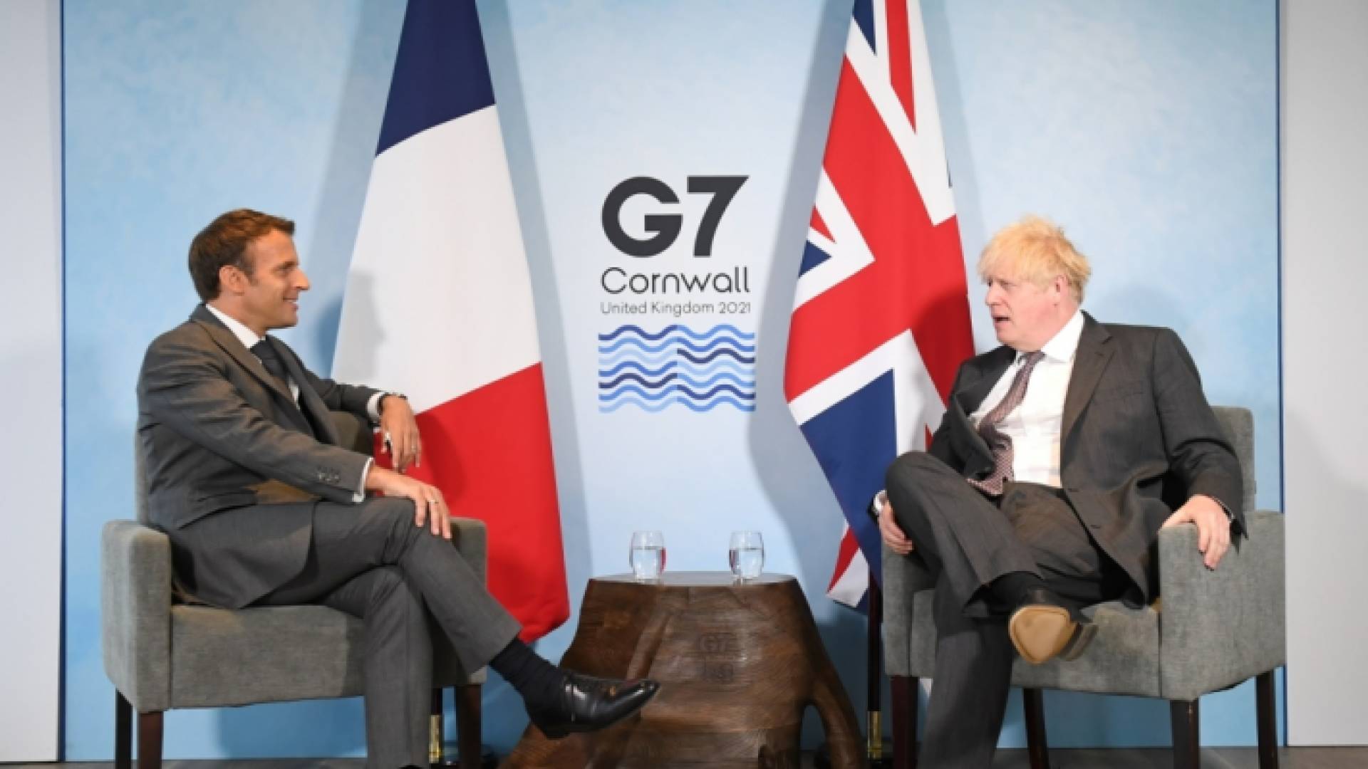 رئيس الوزراء البريطاني بوريس جونسون والرئيس الفرنسي إيمانويل ماكرون