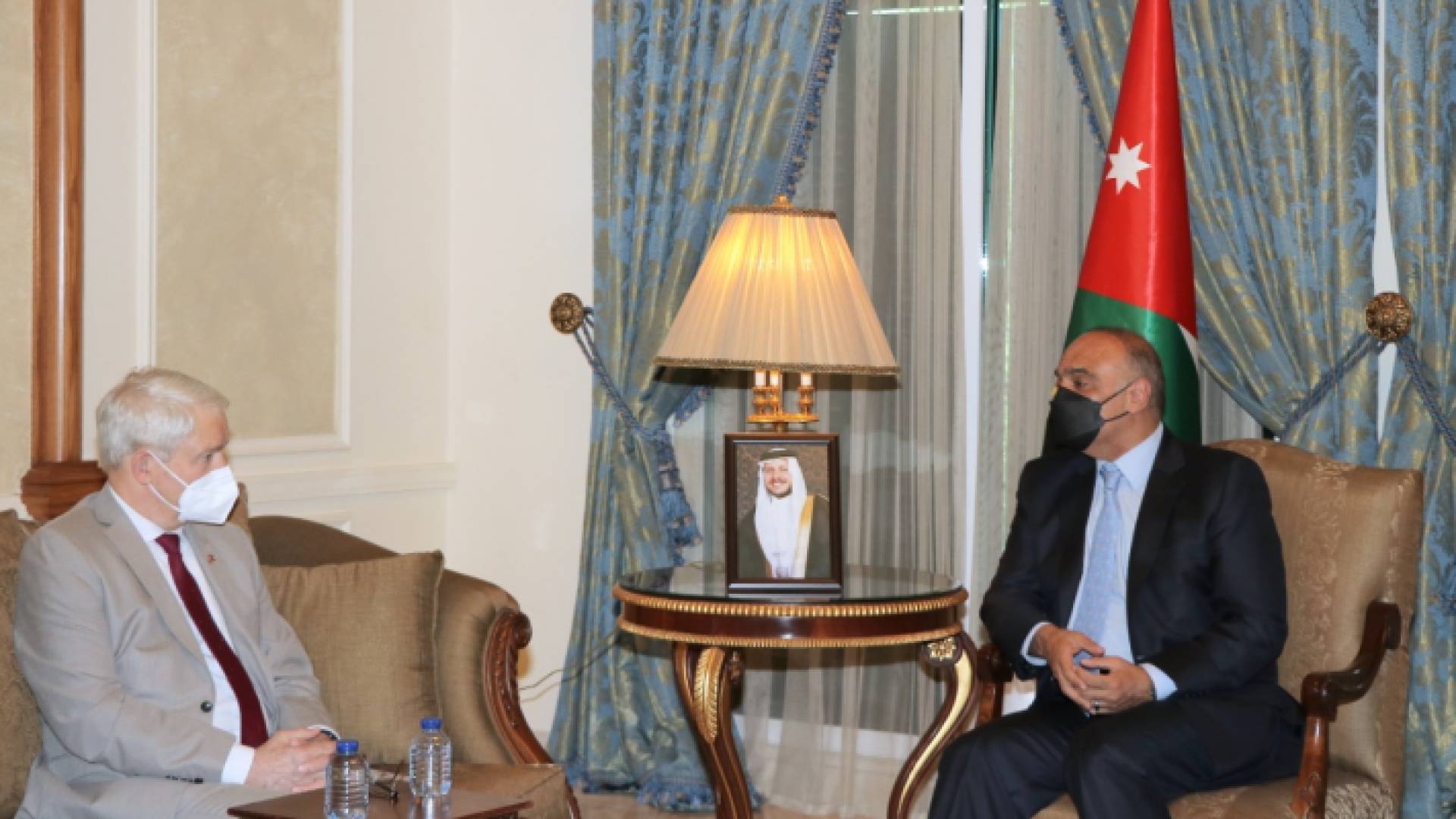 رئيس الوزراء الدكتور بشر الخصاونة ووزير الخارجية الكندي