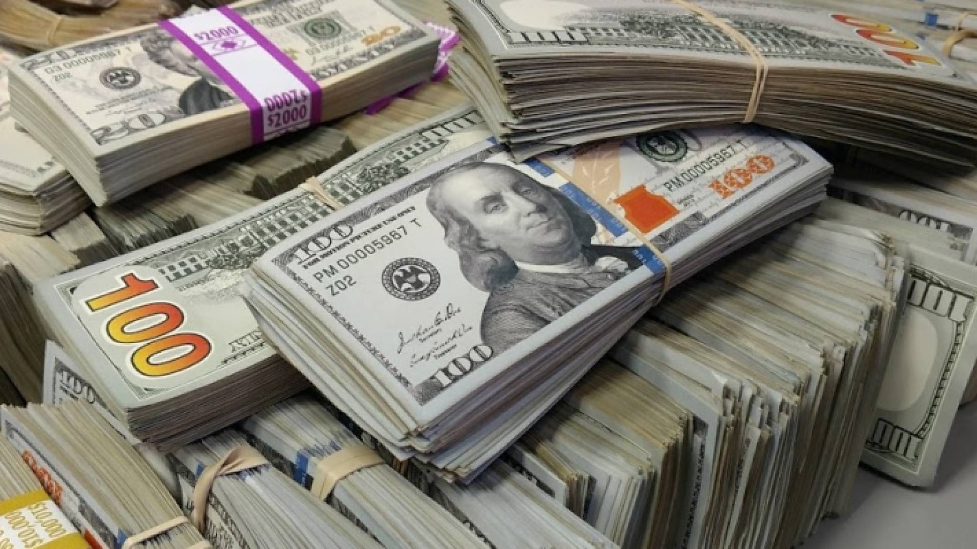 دولارات أمريكية