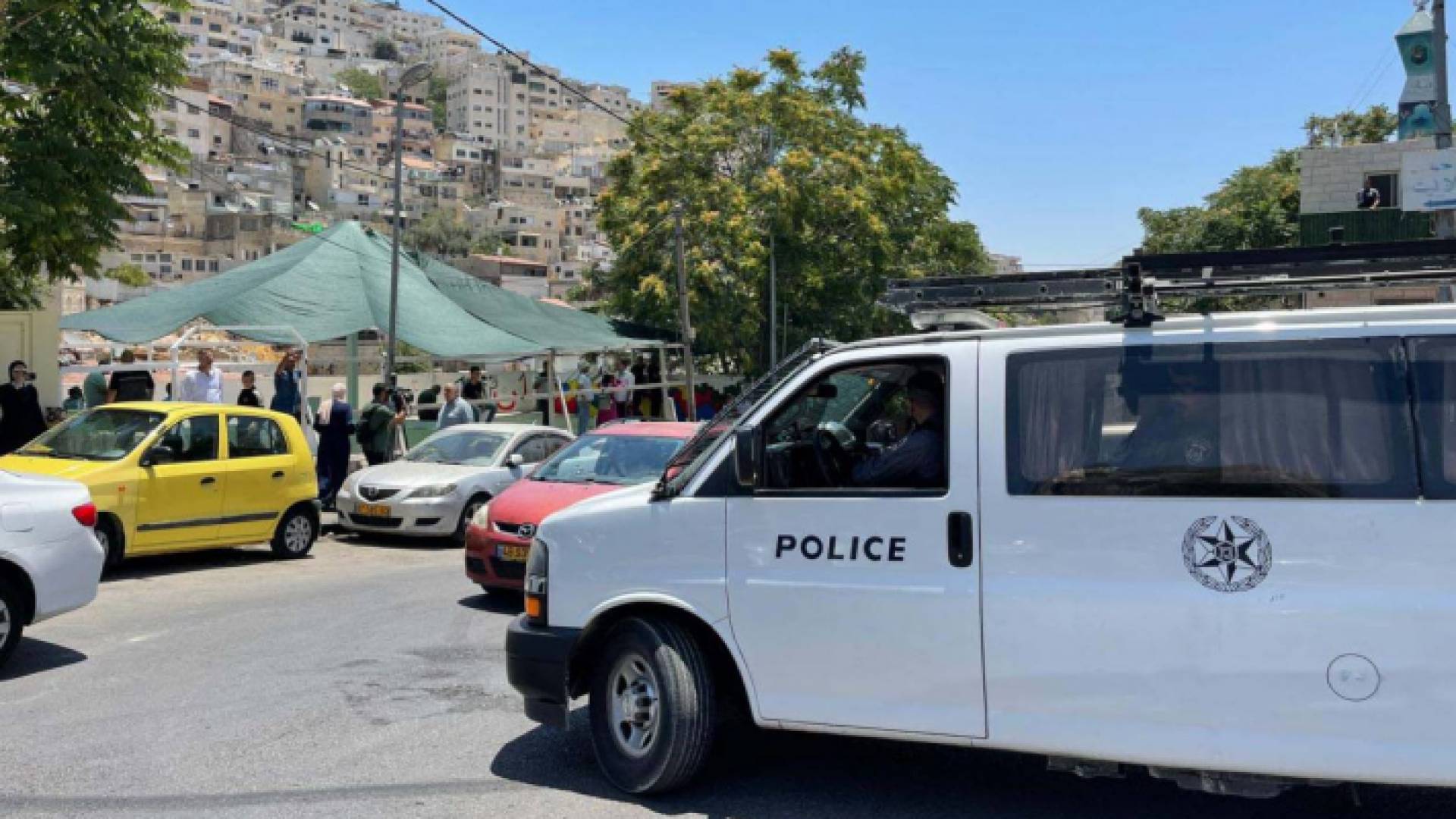 الاحتلال الإسرائيلي يعتدي على المصلين في خيمة تضامنية مع أهالي حي البستان في القدس المحتلة