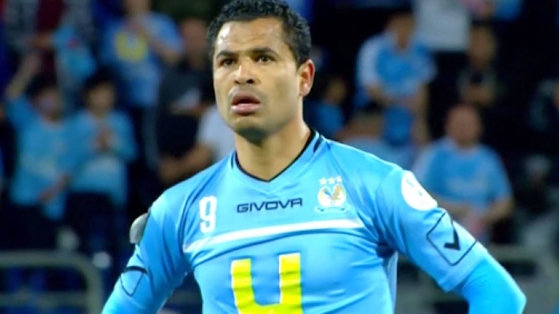 المهاجم التونسي هشام السيفي