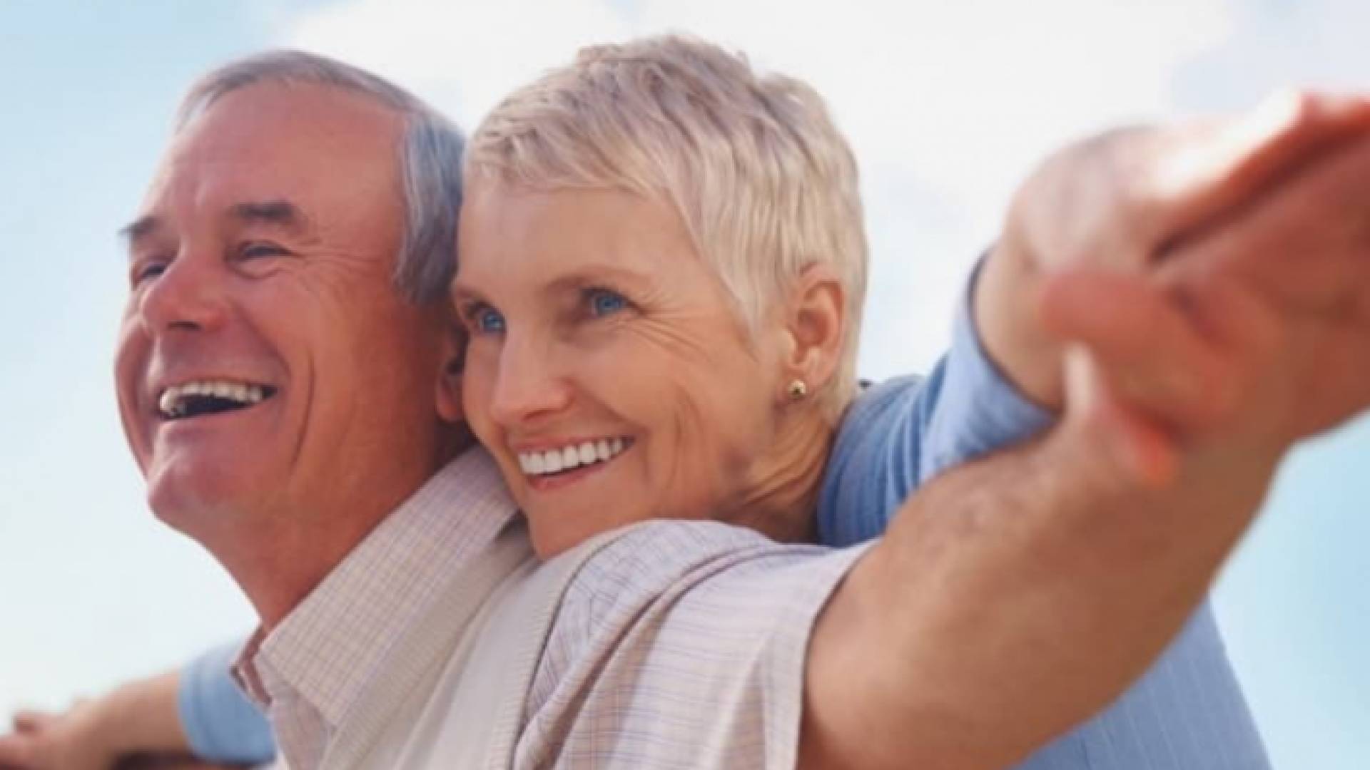 لا يحتاج البشر إلى محفز جسدي للضحك