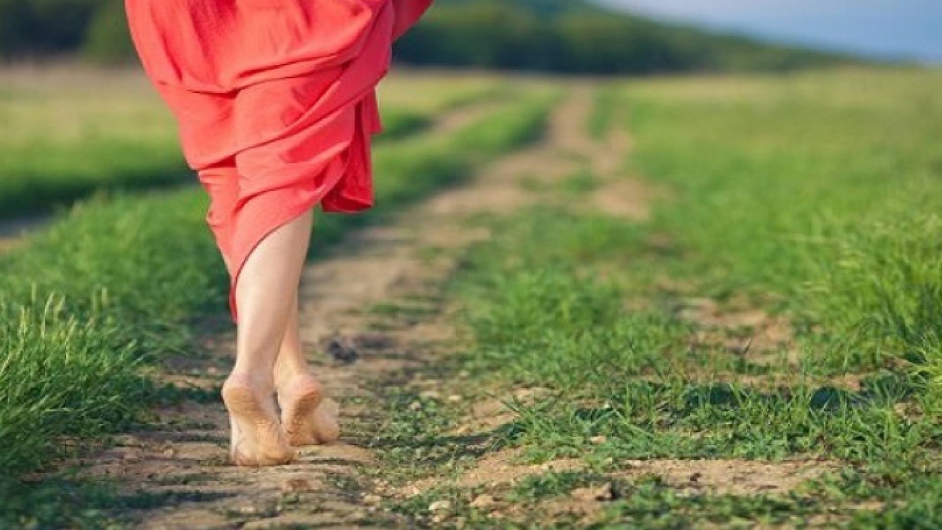 نصح الطبيب بعدم المشي حافي القدمين لأكثر من ساعتين أو ثلاث ساعات في اليوم