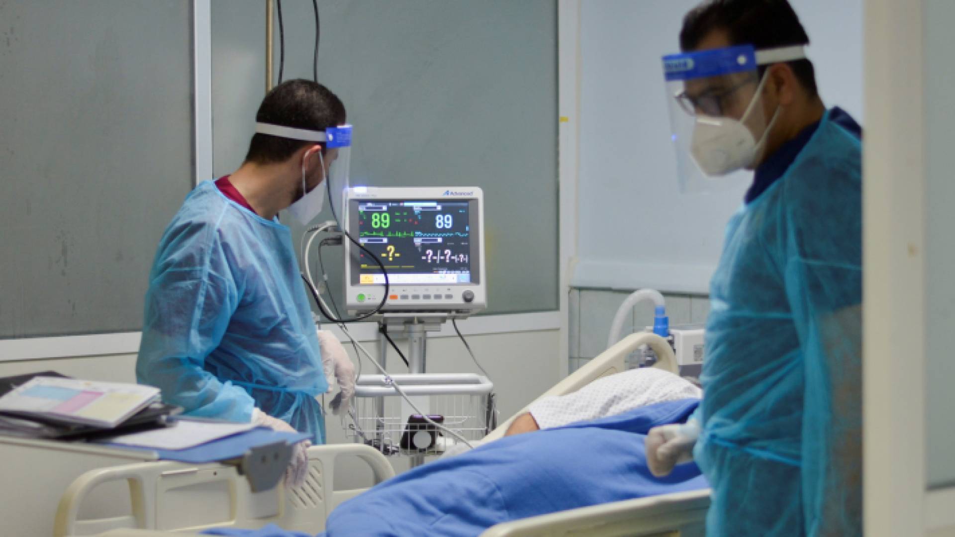 أحد مرضى فيروس كورونا في أحد المستشفيات