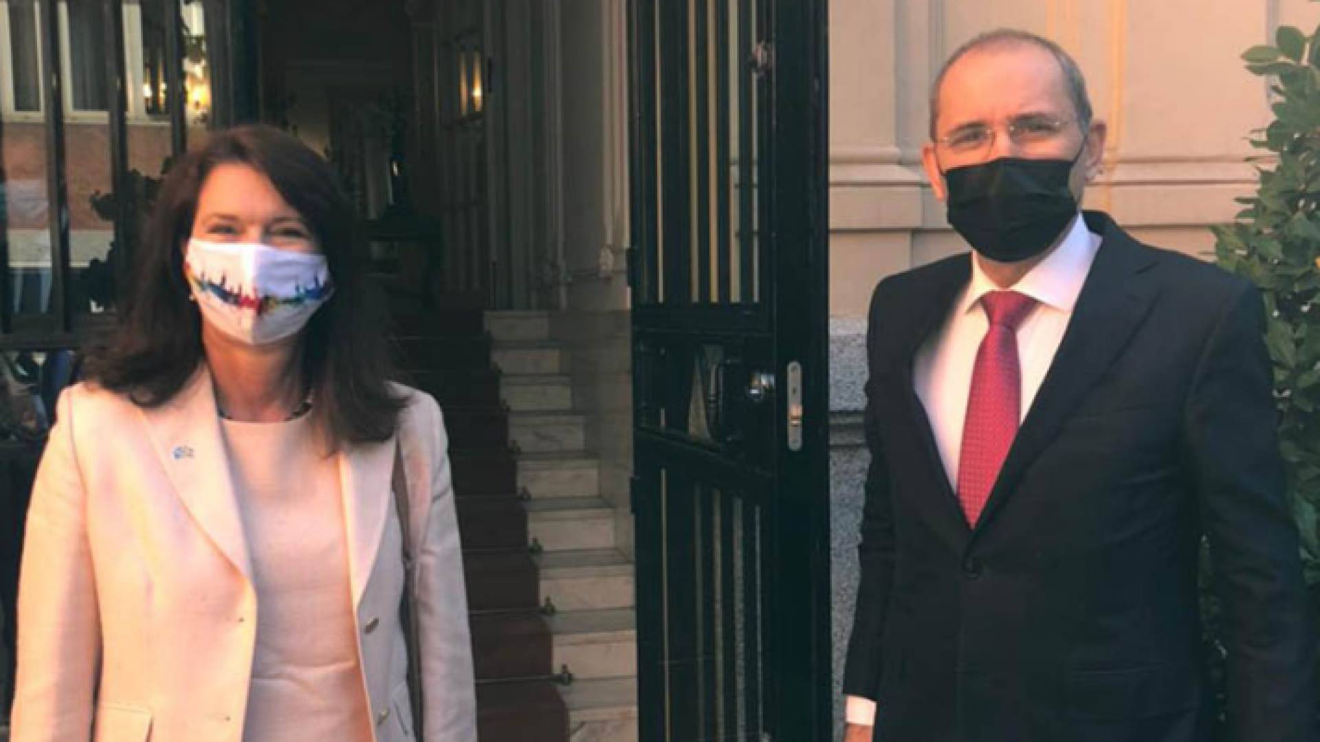 وزير الخارجية أيمن الصفدي ونظيرته السويدية آن ليند