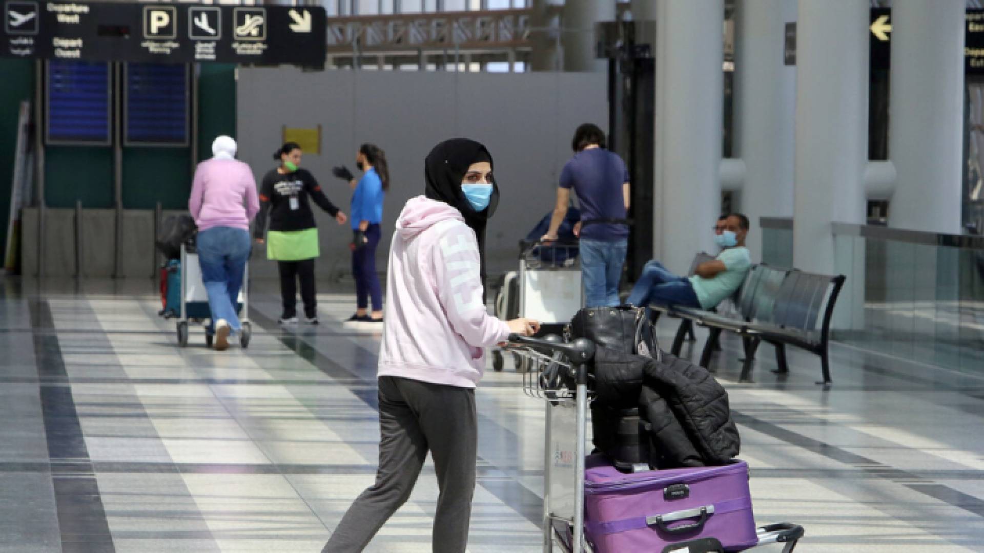 مسافرون في مطار بيروت الدولي - أرشيفية