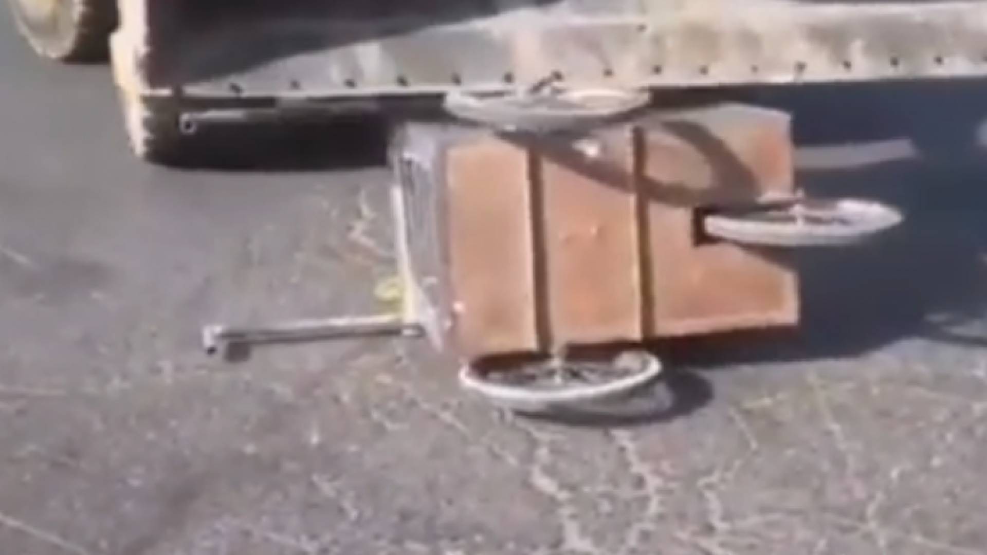 من حادثة تحطيم العربة