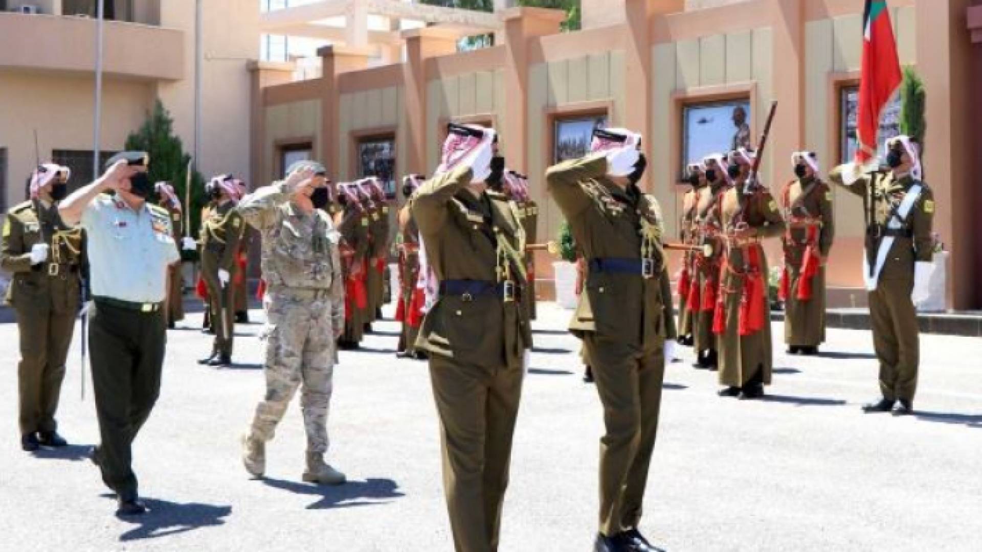 الحنيطي يفتتح دورة الدفاع الوطني رقم 19