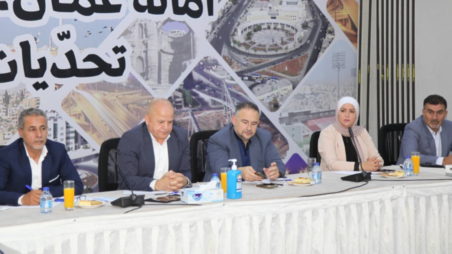 من اجتماع لجنة المستقبل النيابية مع أمين عمان