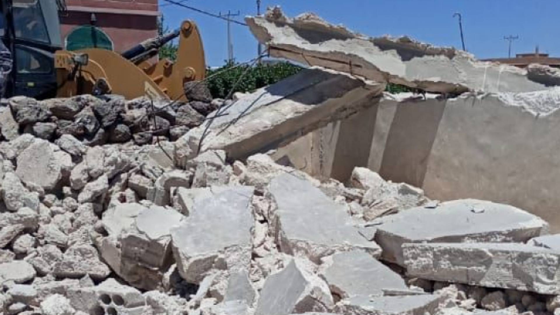 المبنى المنهار