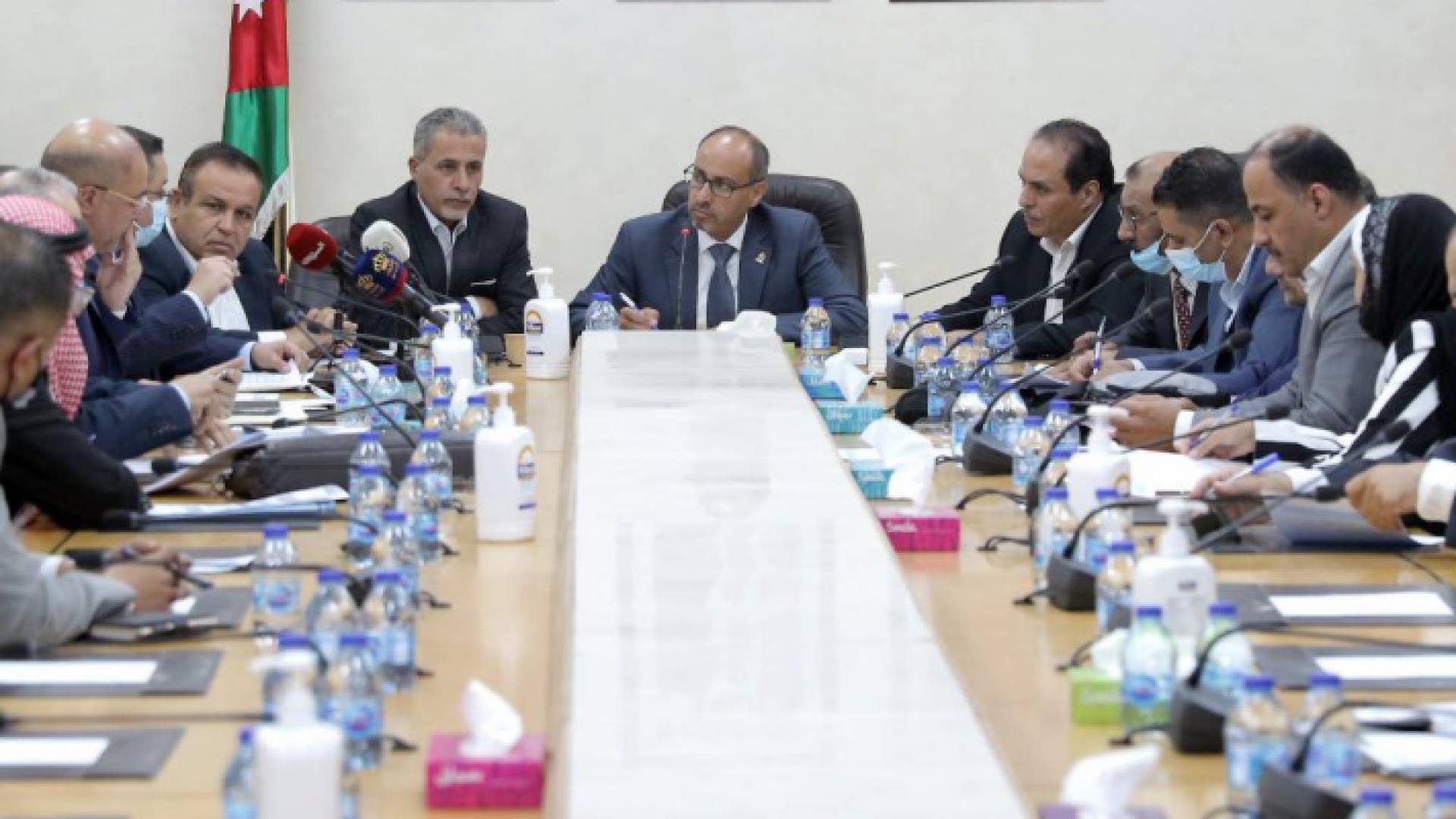 اللجنة المالية النيابية