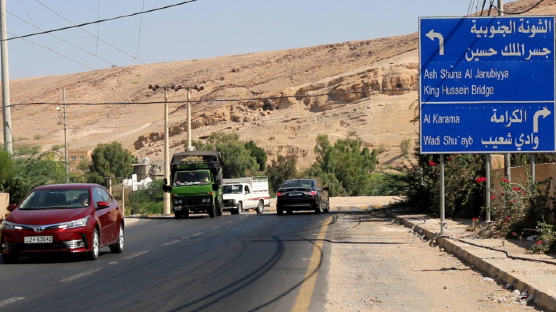 المباشرة بإنشاء تحويلات مرورية على طريق الشونة الجنوبية - الكفرين