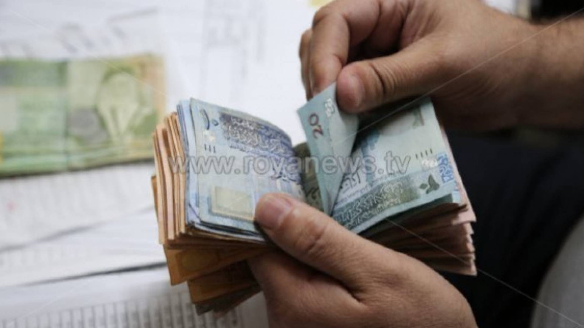 صرف راتب - أرشيفية