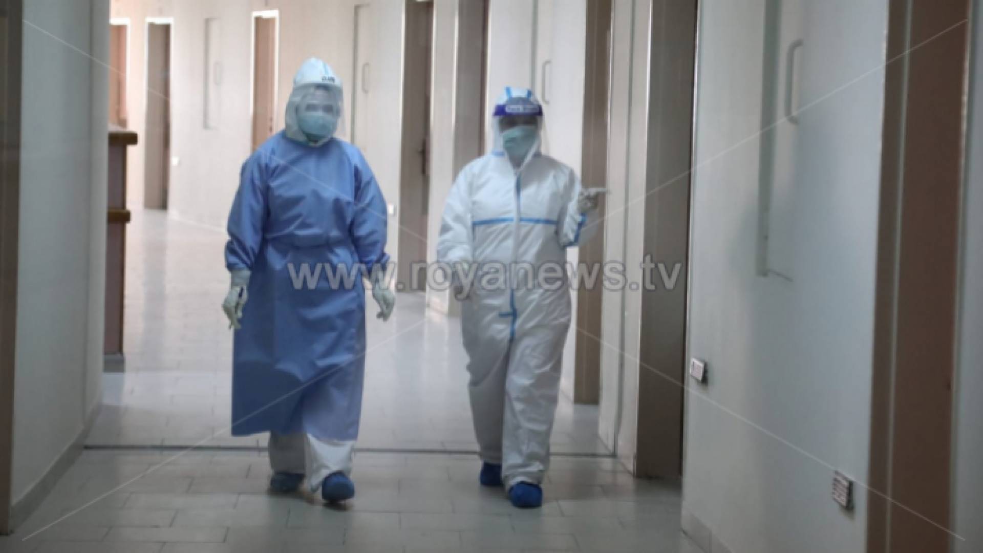 أطباء لعلاج مرضى كورونا في أحد مستشفيات الأردن - الصورة أرشيفية