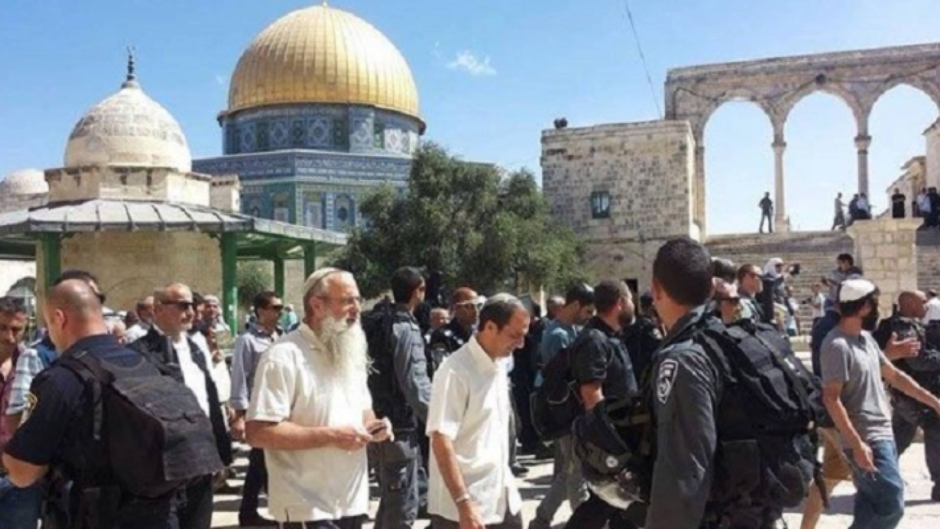 اقتحام المسجد الأقصى المبارك