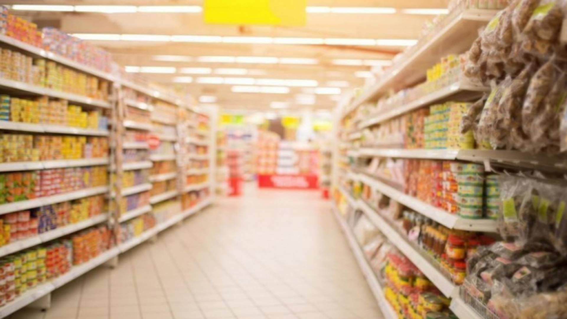 مواد وسلع غذائية في أحد الأسواق التجارية - أرشيفية