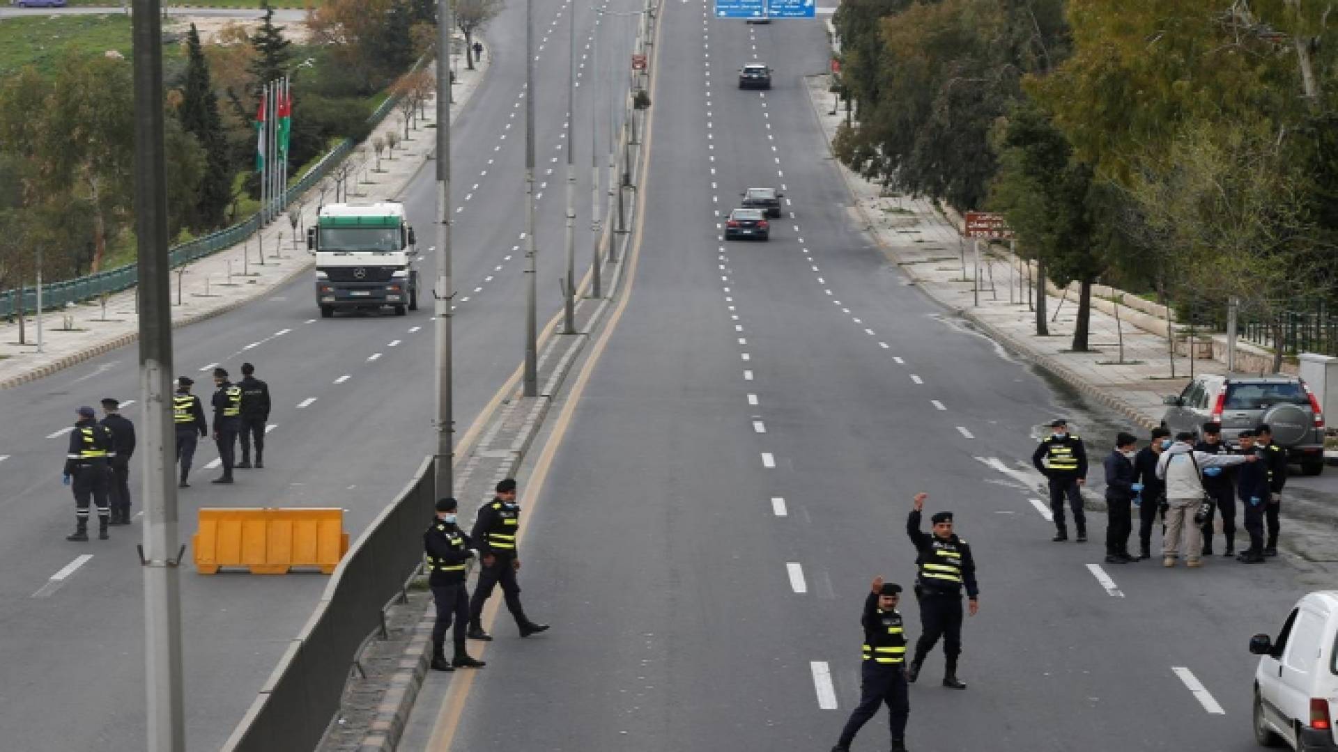 دوريات أمنية خلال الحظر