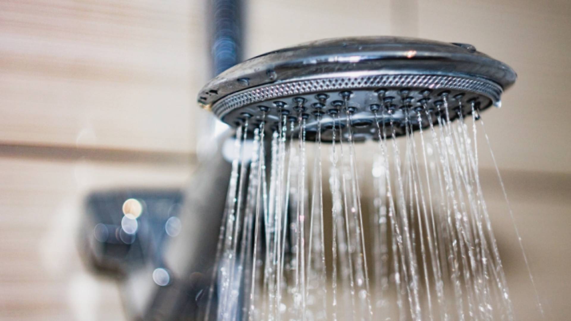 المياه الباردة أم الساخنة في حمام الصباح أيهما أفضل صحيا؟