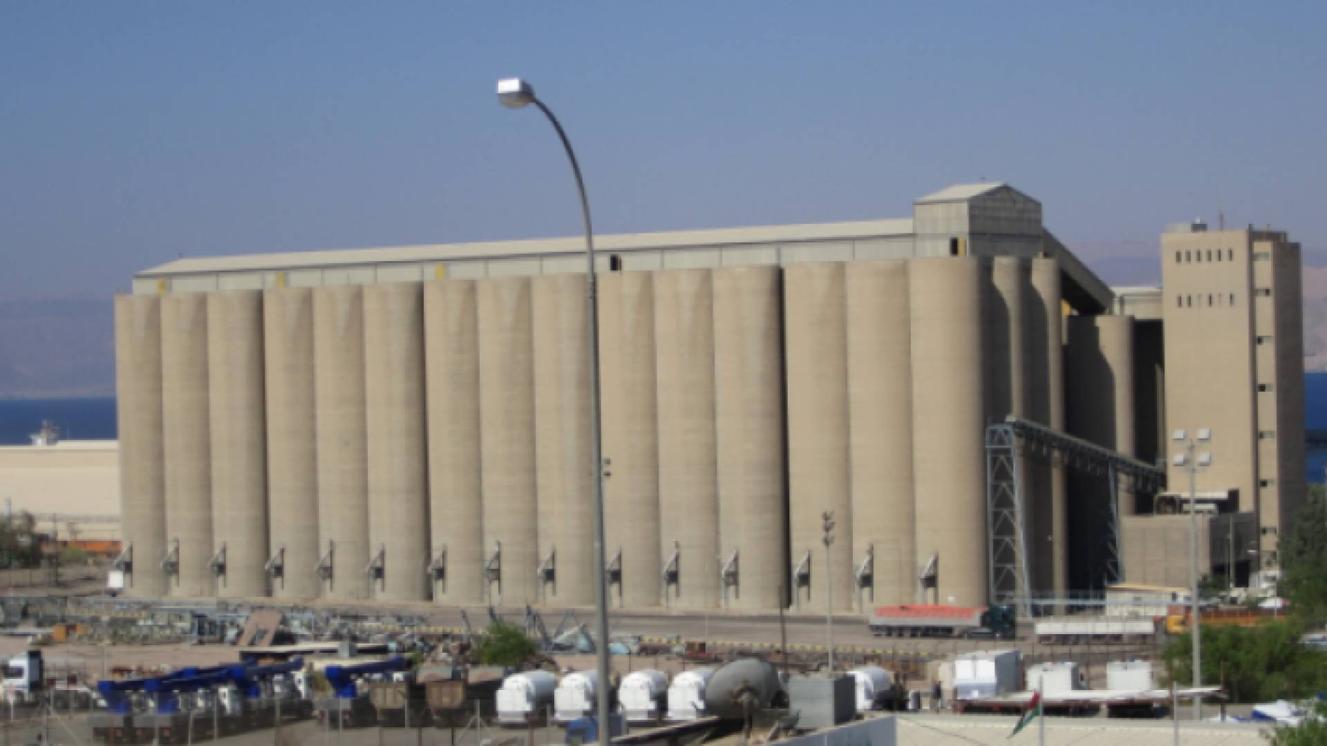 صوامع إربد تستلم 22 ألف طن من القمح والشعير