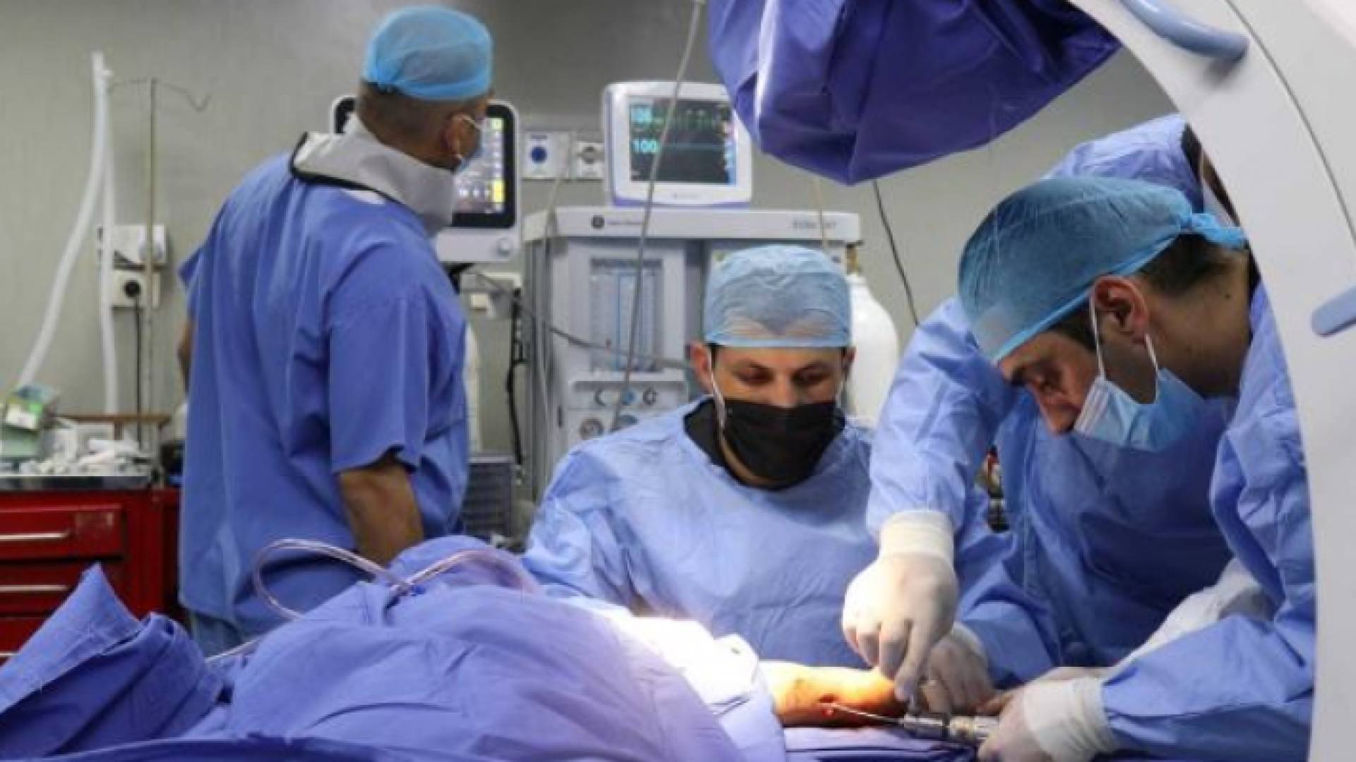 الطواقم الطبية في المستشفى الميداني الأردني غزة تجري عملية جراحية نوعية