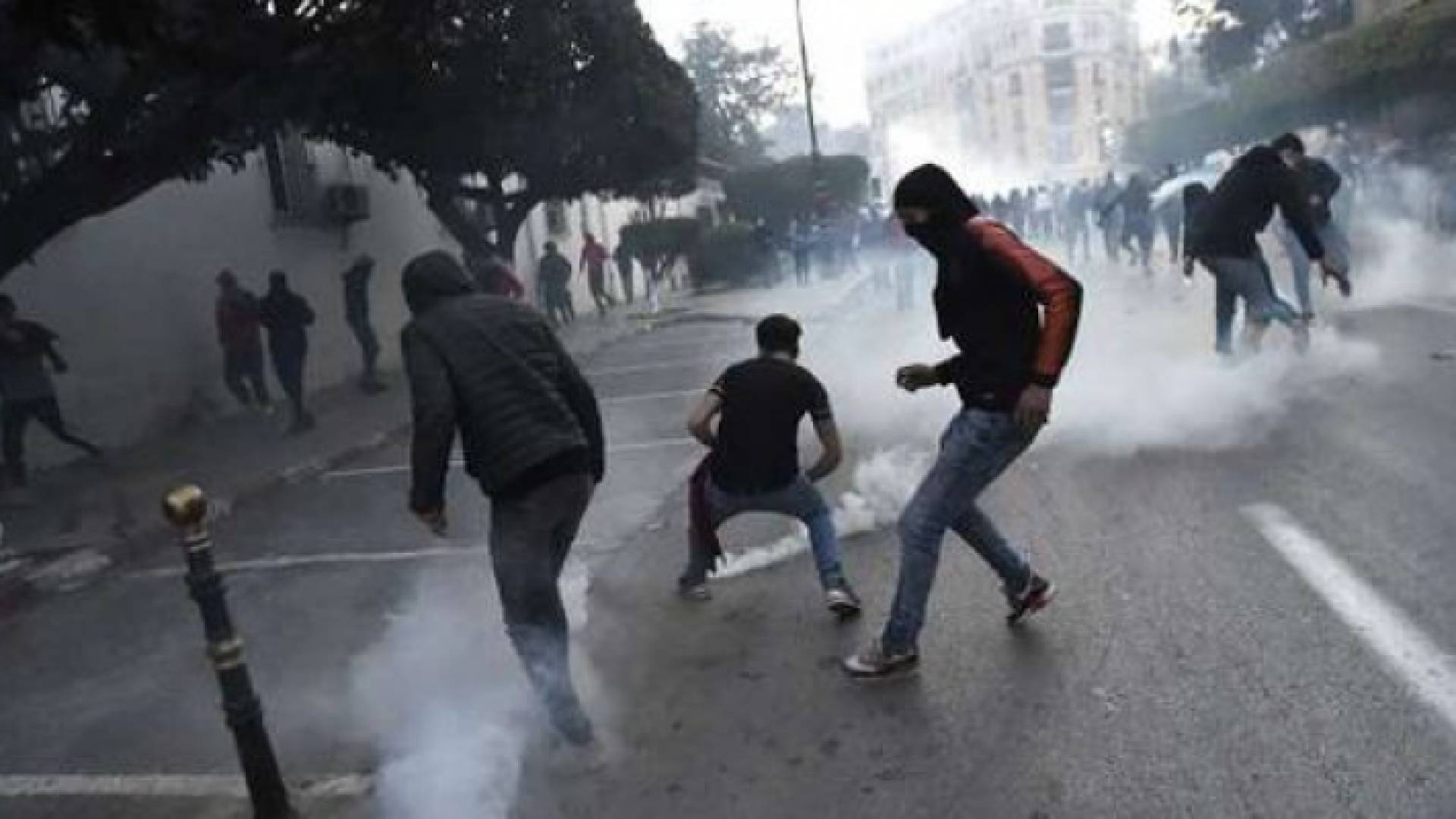 صدامات بين متظاهرين والأمن في الجزائر