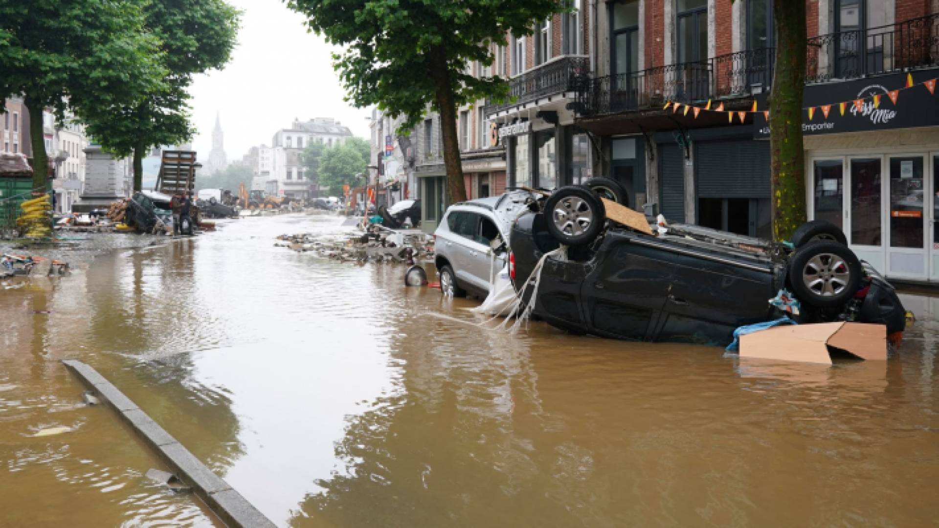 عشرات القتلى والجرحى بسبب الفيضانات في ألمانيا