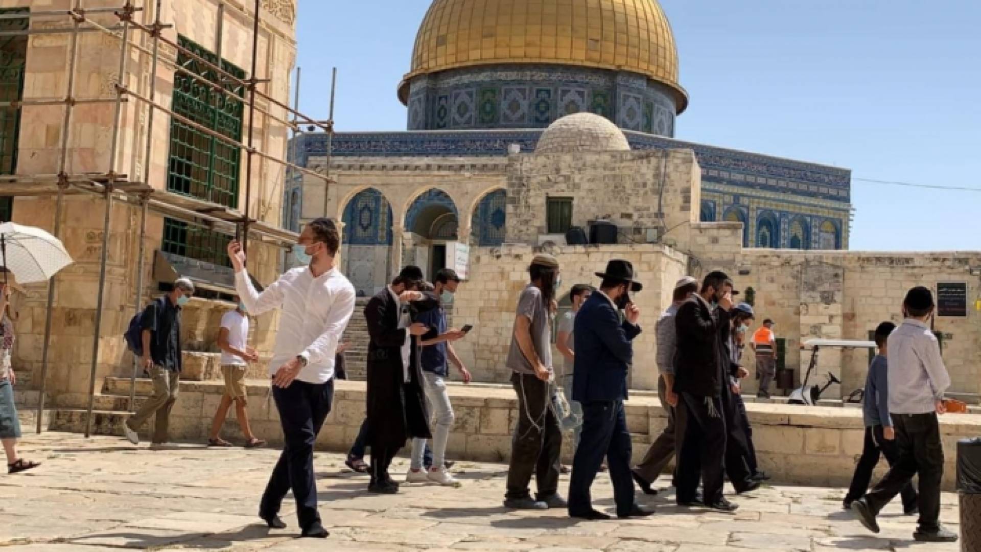 مئات المستوطنين اقتحموا المسجد الأقصى