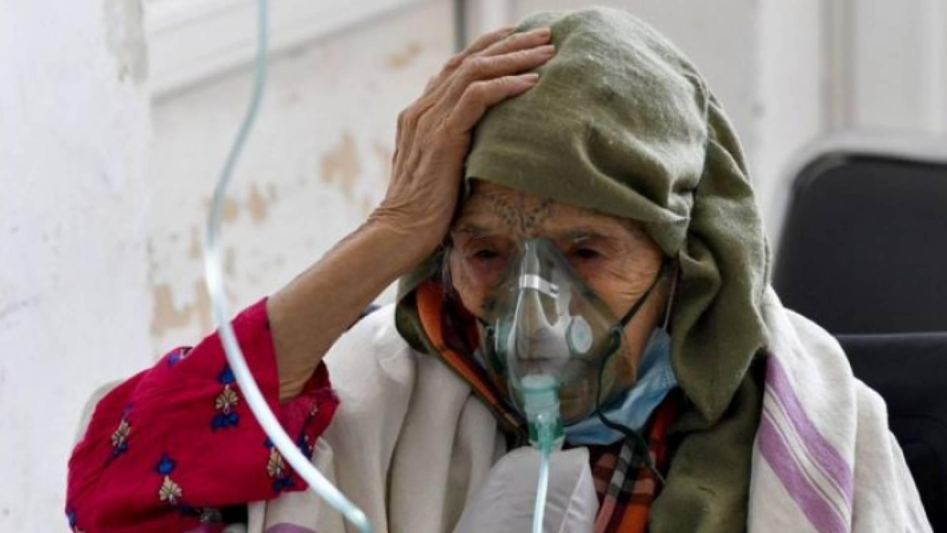 مسنة تونسية على جهاز التنفس الاصطناعي إثر إصابتها بكورونا